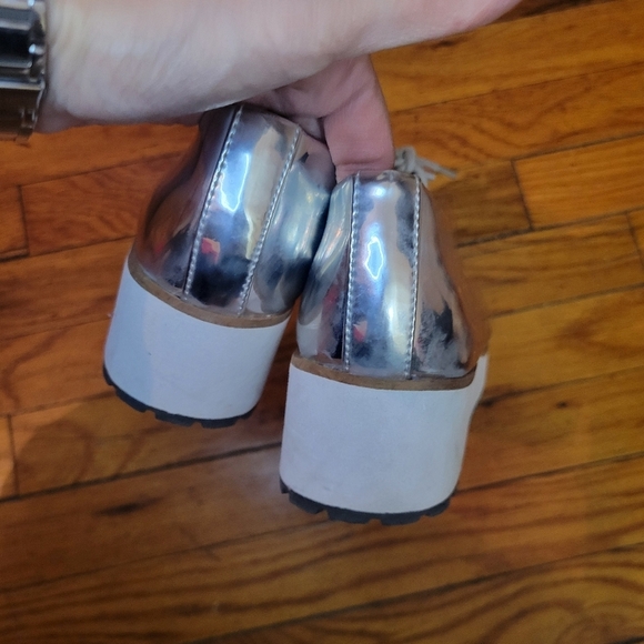 Aldo Statement Metallic Silver Shiny Brogue Oxford Shoes Work Formal Preppy - Picture 4 of 7